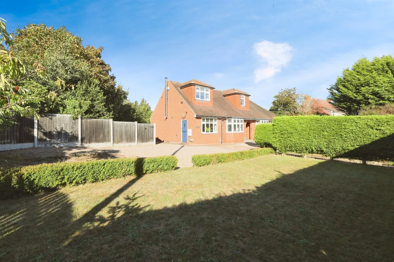 5 bed house for sale — Worksop Road, Woodsetts, Worksop