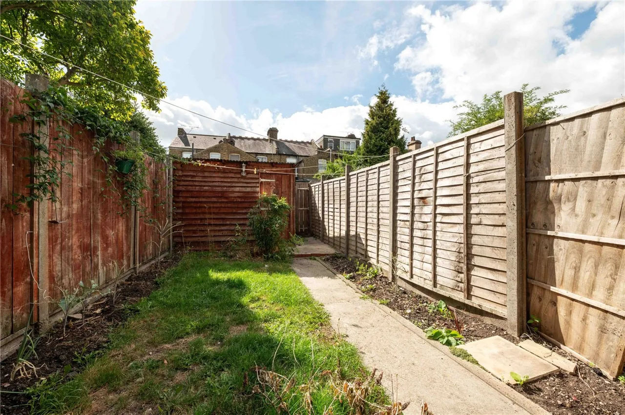 Stanley Road, Morden, photo 11