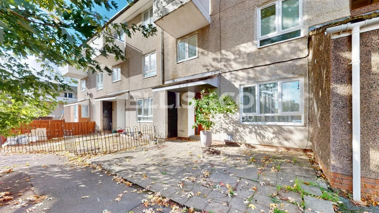 Community Road, Greenford, UB6, photo 3