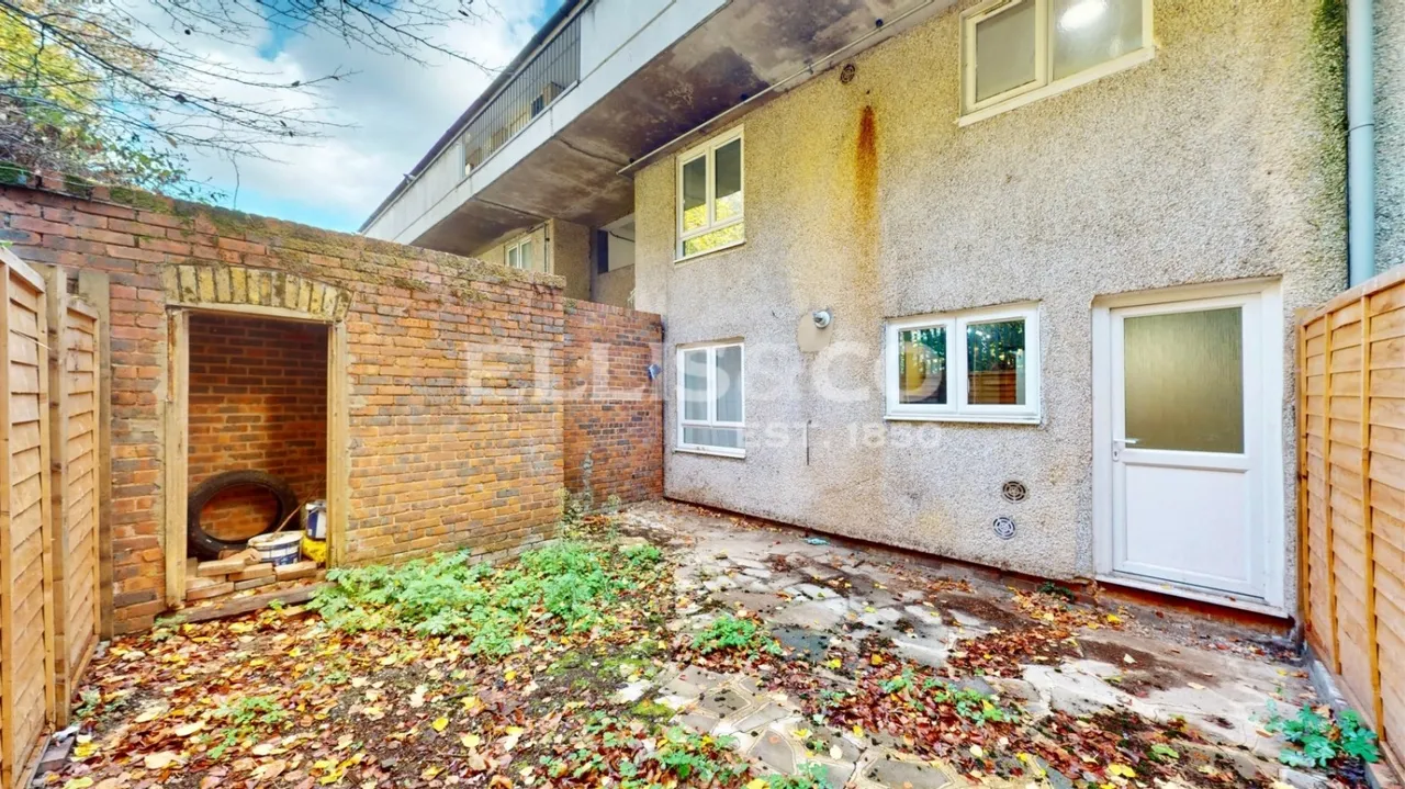 Community Road, Greenford, UB6, photo 2