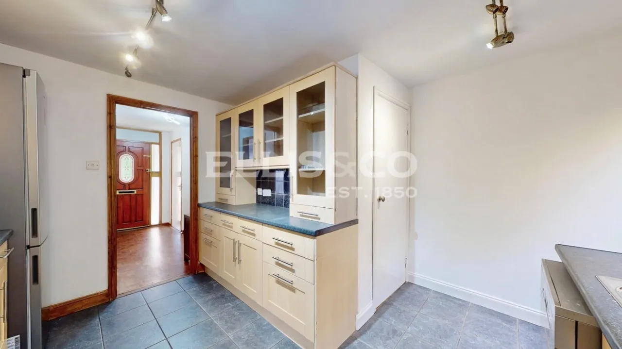 Community Road, Greenford, UB6, photo 9