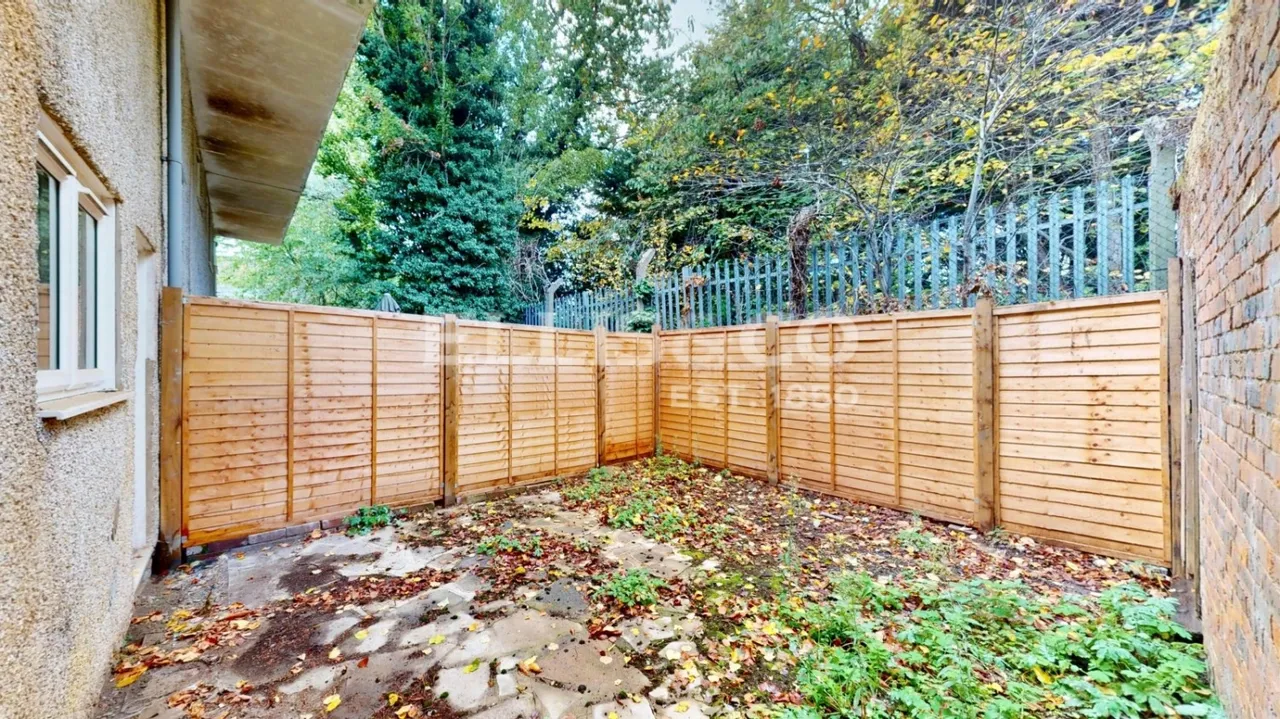 Community Road, Greenford, UB6, photo 20