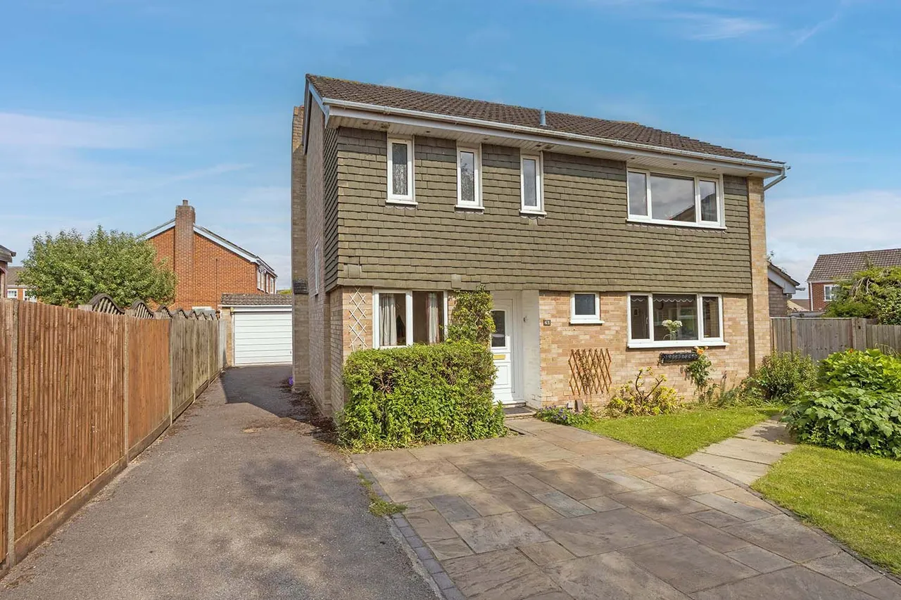 Hemsdale, Cranbrook Drive, Maidenhead, Berkshire, photo 3