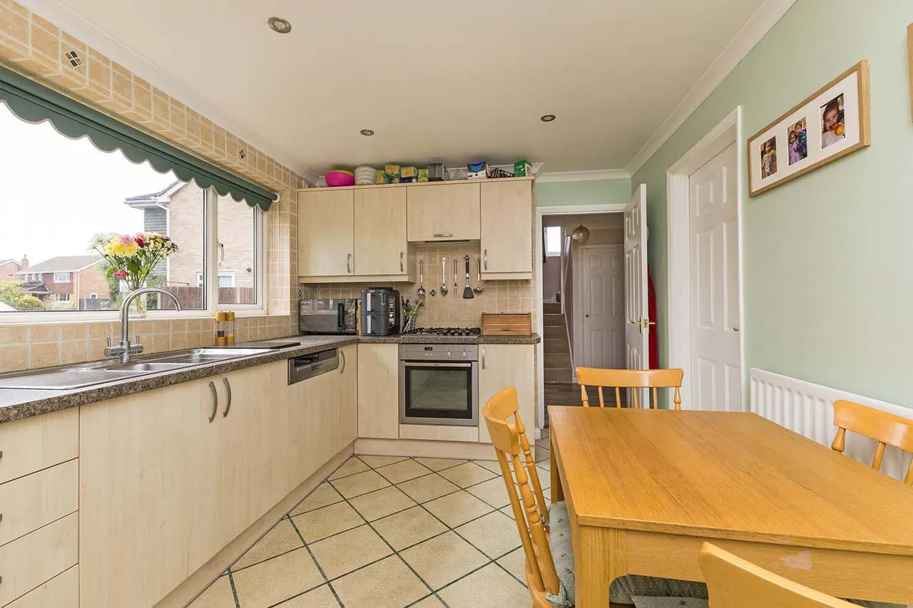 Hemsdale, Cranbrook Drive, Maidenhead, Berkshire, photo 9