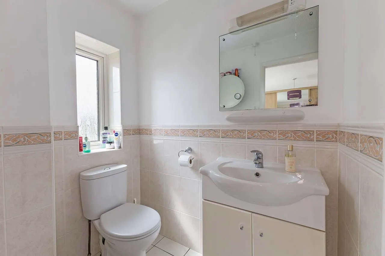 Hemsdale, Cranbrook Drive, Maidenhead, Berkshire, photo 18