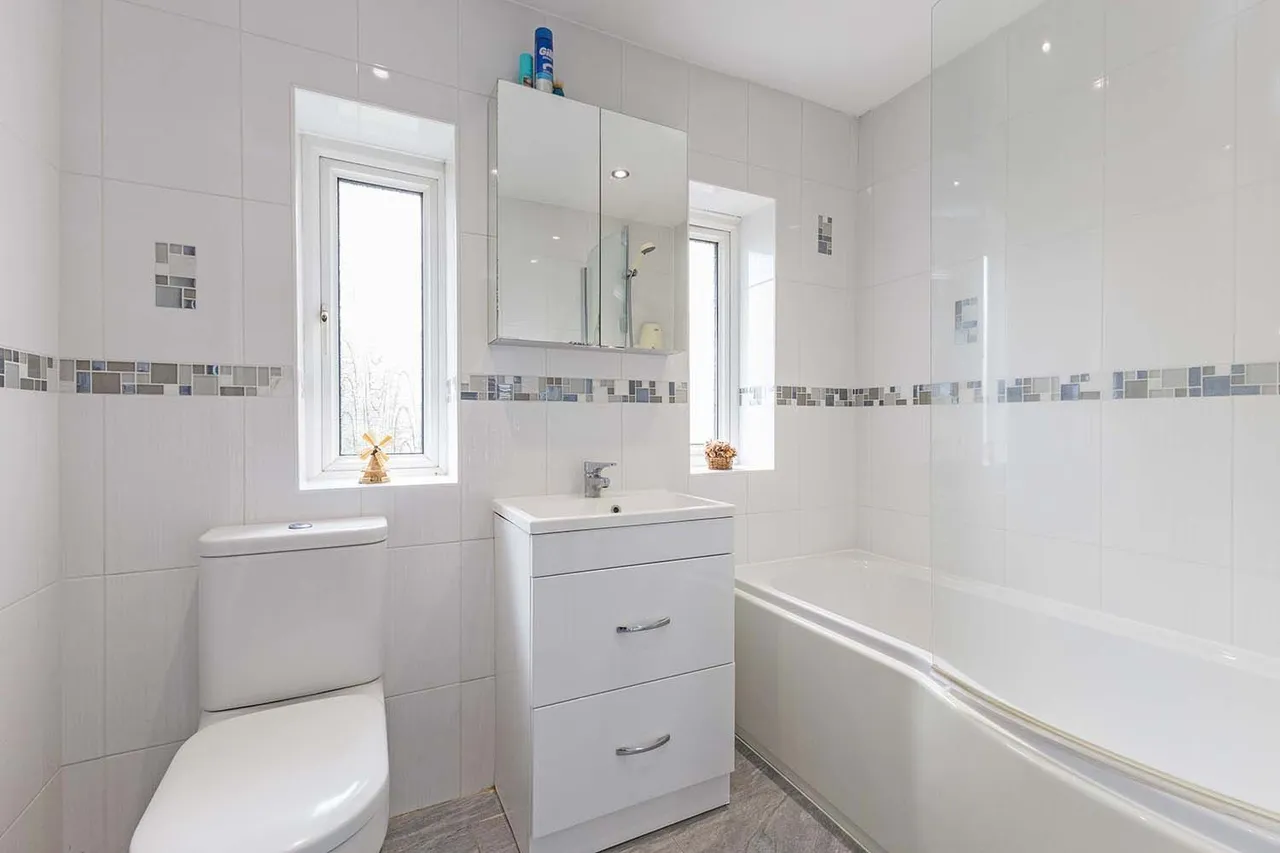 Hemsdale, Cranbrook Drive, Maidenhead, Berkshire, photo 19