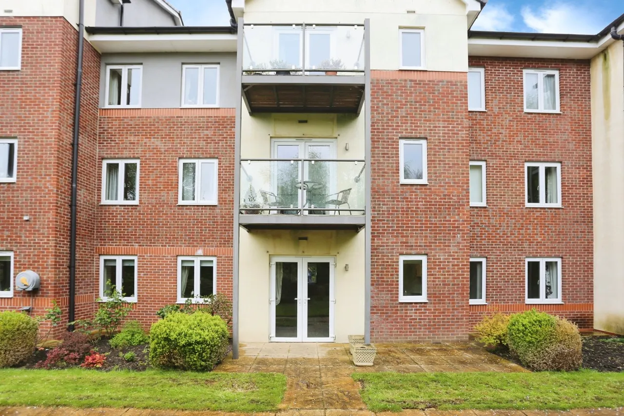 2 bed retirement property for sale, Nelstrop Road, Heaton Chapel, SK4