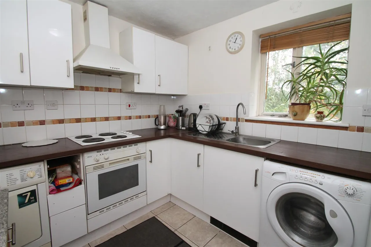 1 bed flat to rent, Cherry Blossom Close, Palmers Green