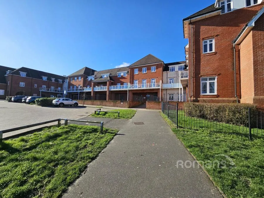 Bramall Place, Church Crookham, GU52, photo 11