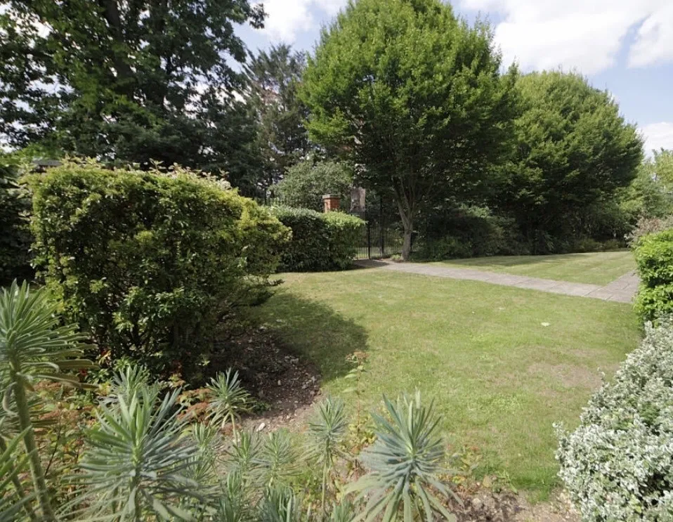Winchmore Hill Road, N21, photo 9