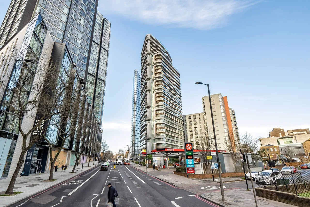 1 bed flat for sale — Flat 1008, Canaletto Tower, 257 City Road, London