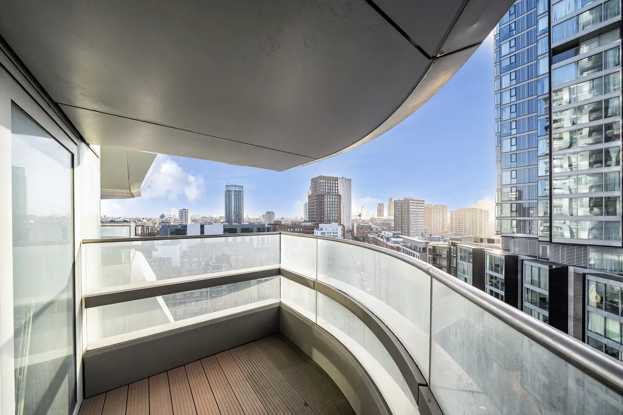 Flat 1008, Canaletto Tower, 257 City Road, London, photo 4