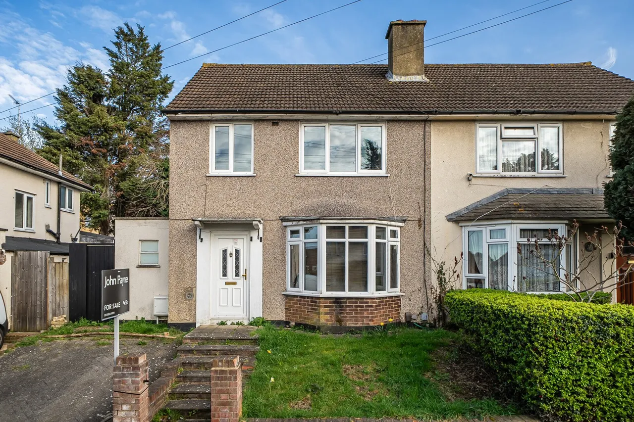 3 bed house for sale — Longcroft, SE9
