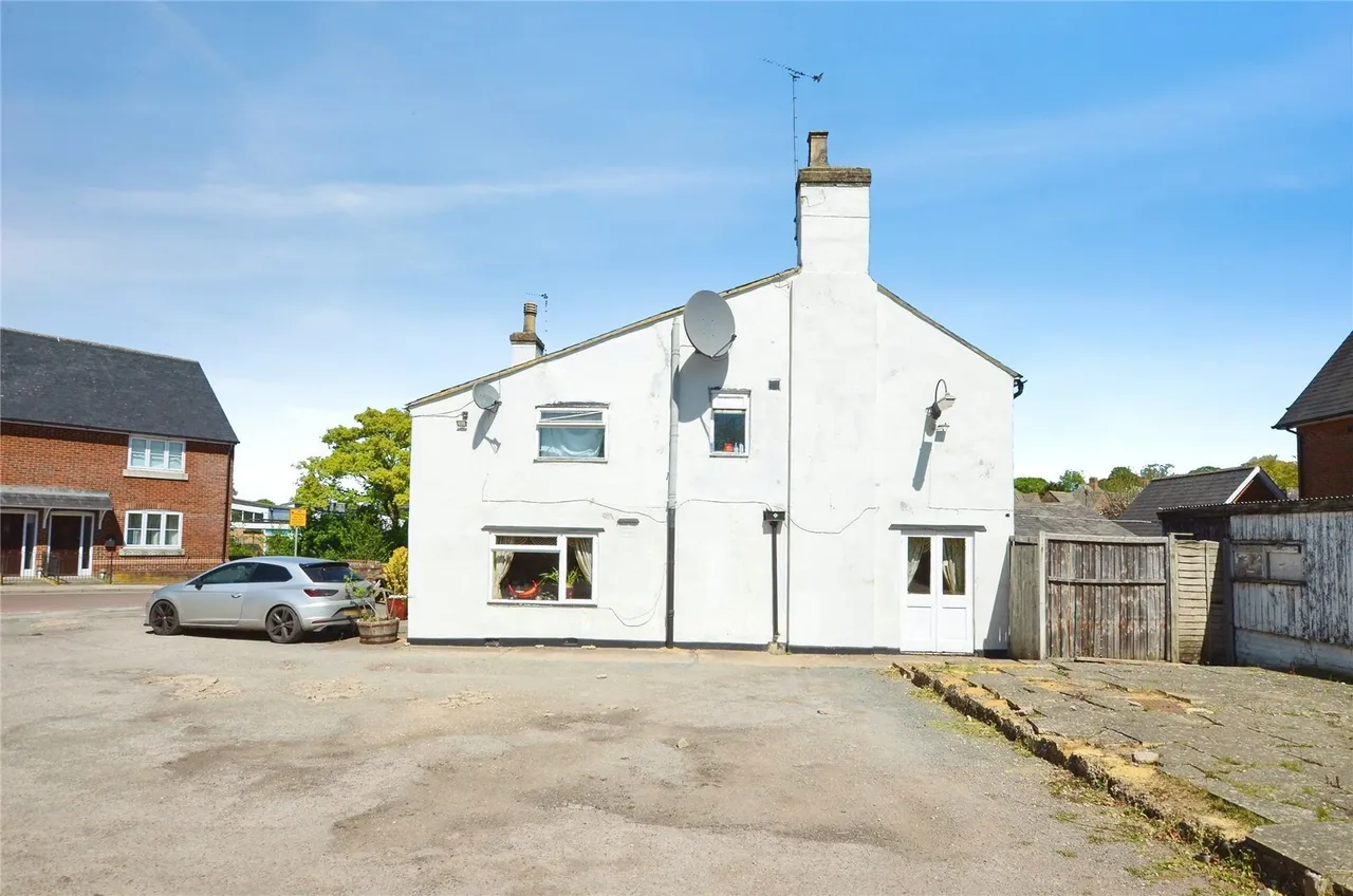 Marsworth Road, LEIGHTON BUZZARD, Bedfordshire, LU7, photo 9