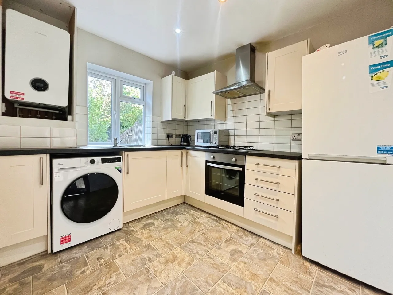 Potters Gate, Farnham, Surrey, GU9 7BA, photo 3