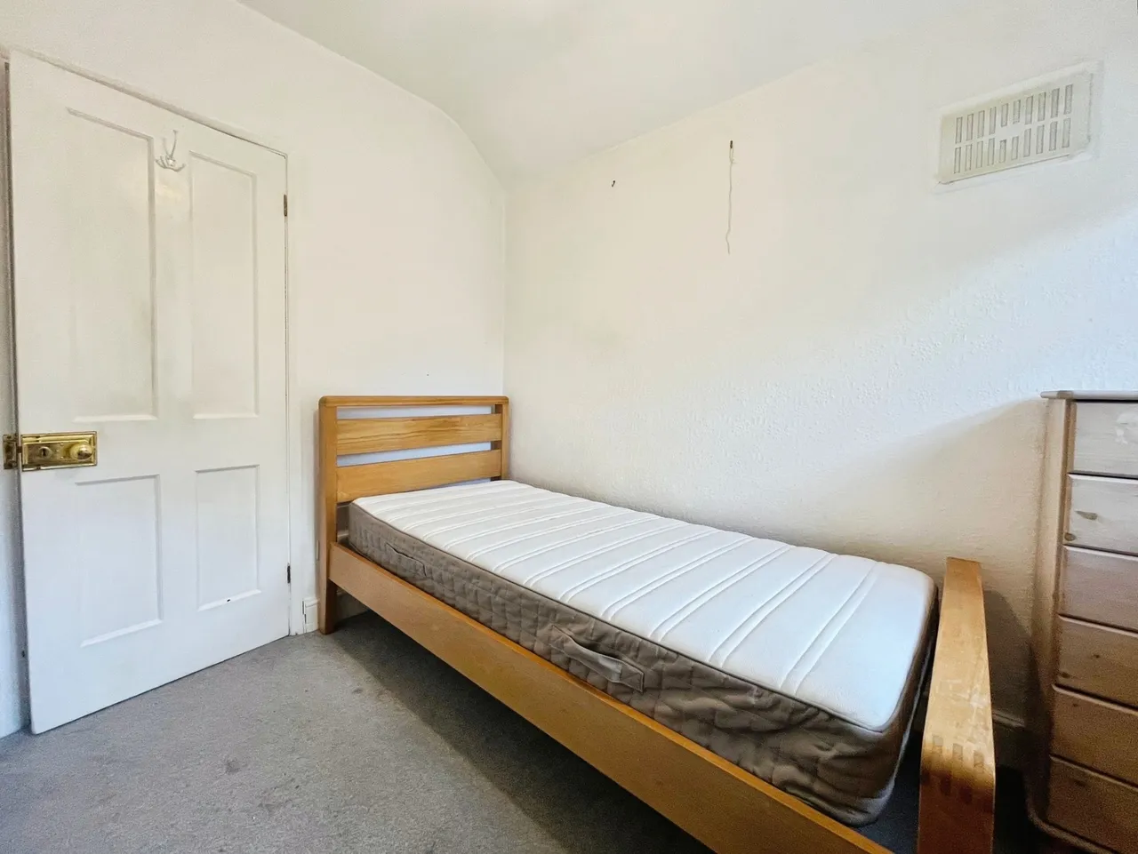 Potters Gate, Farnham, Surrey, GU9 7BA, photo 12