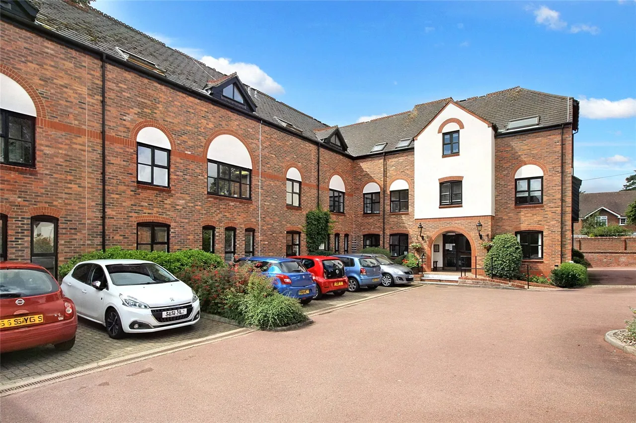 1 bed flat for sale, Lenten Street, Alton, GU34