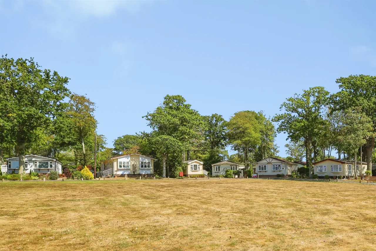 Deanland Wood Park, Golden Cross, BN27, photo 13