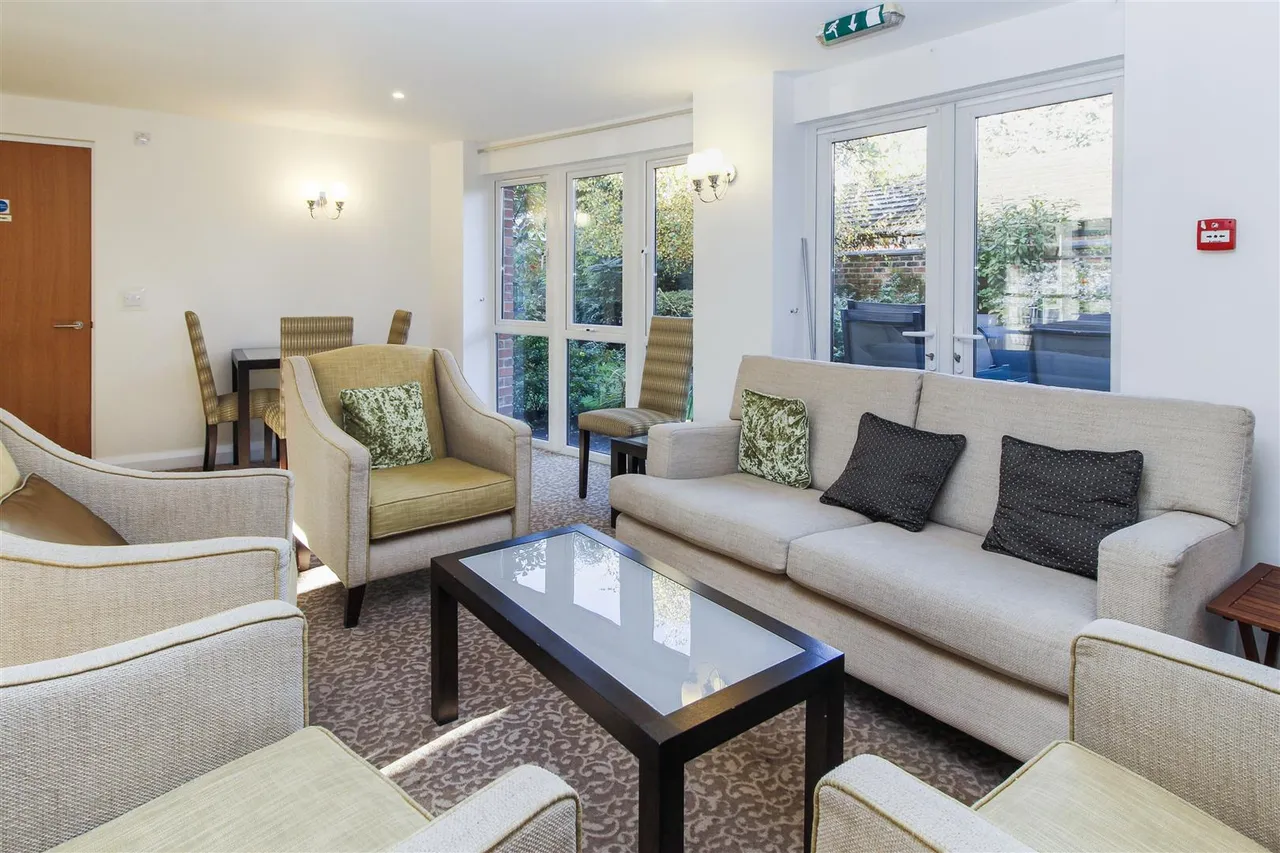 Oakfield, Sale, M33, photo 13