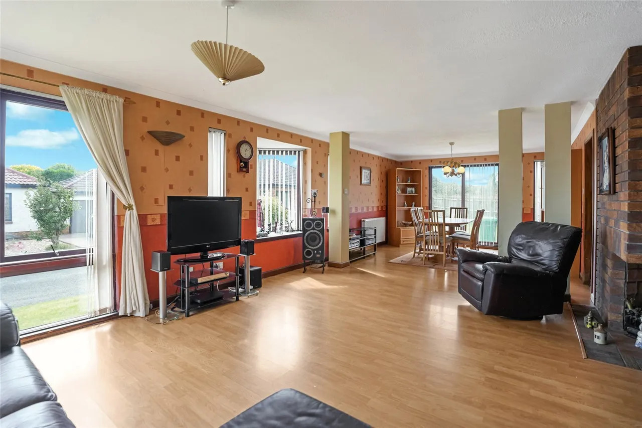 Eldindean Court, Dunfermline, Fife, KY12, photo 4
