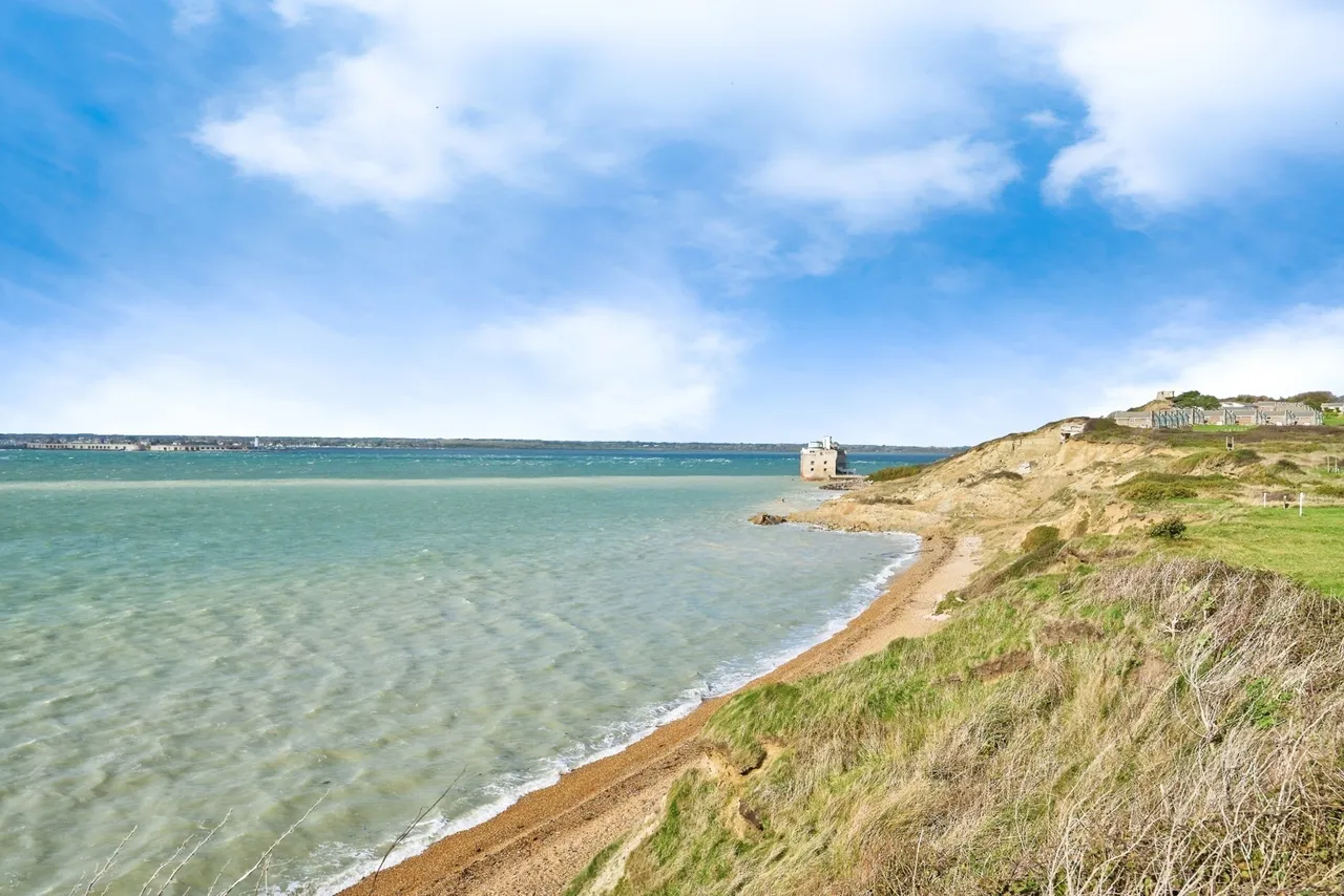 Monks Lane, Freshwater, PO40, photo 5