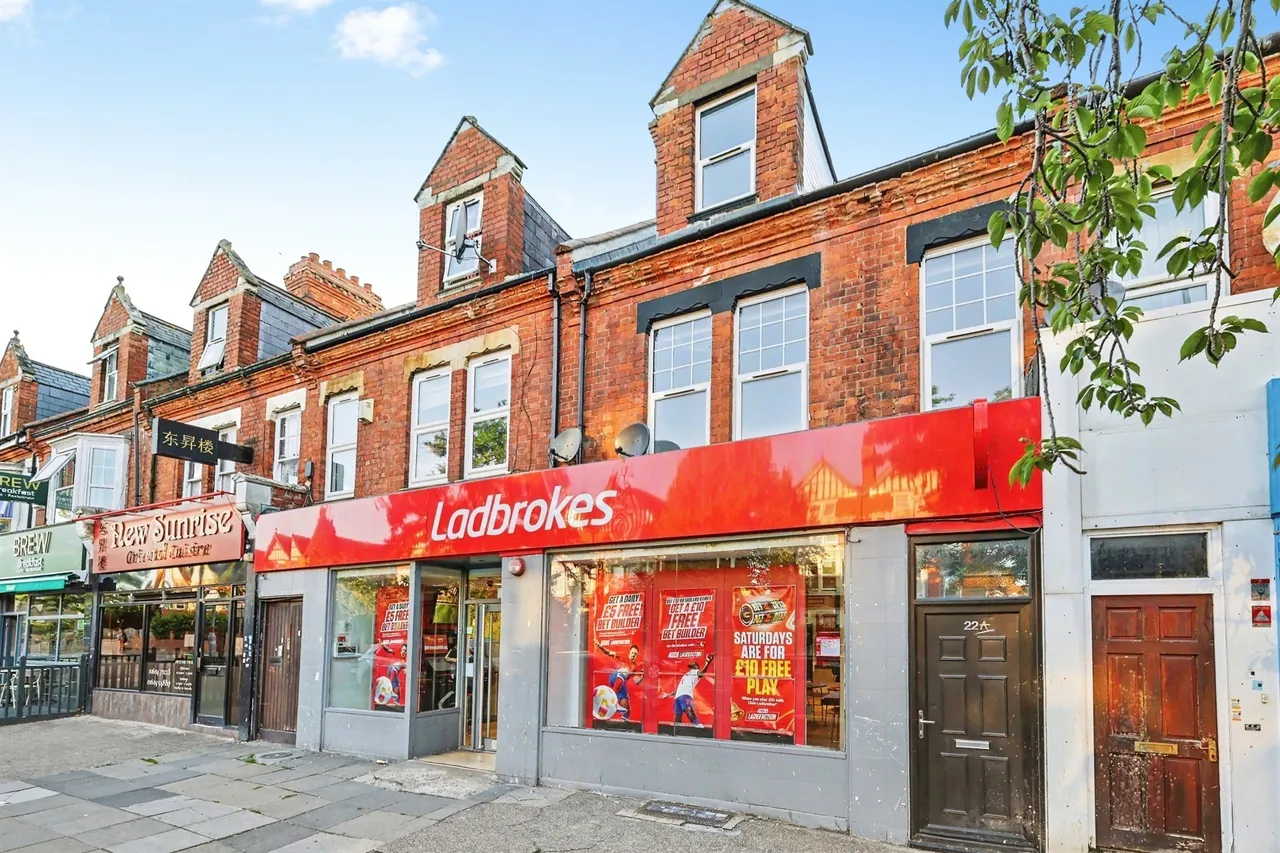 3 bed house for sale — Kingsley Park Terrace, Northampton