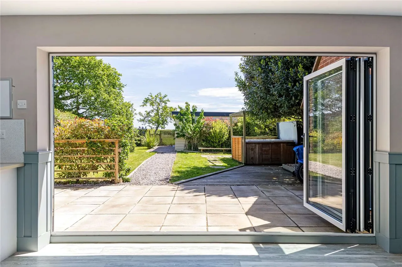 Almodington Lane, Almodington, Chichester, West Sussex, PO20 7LA, photo 4