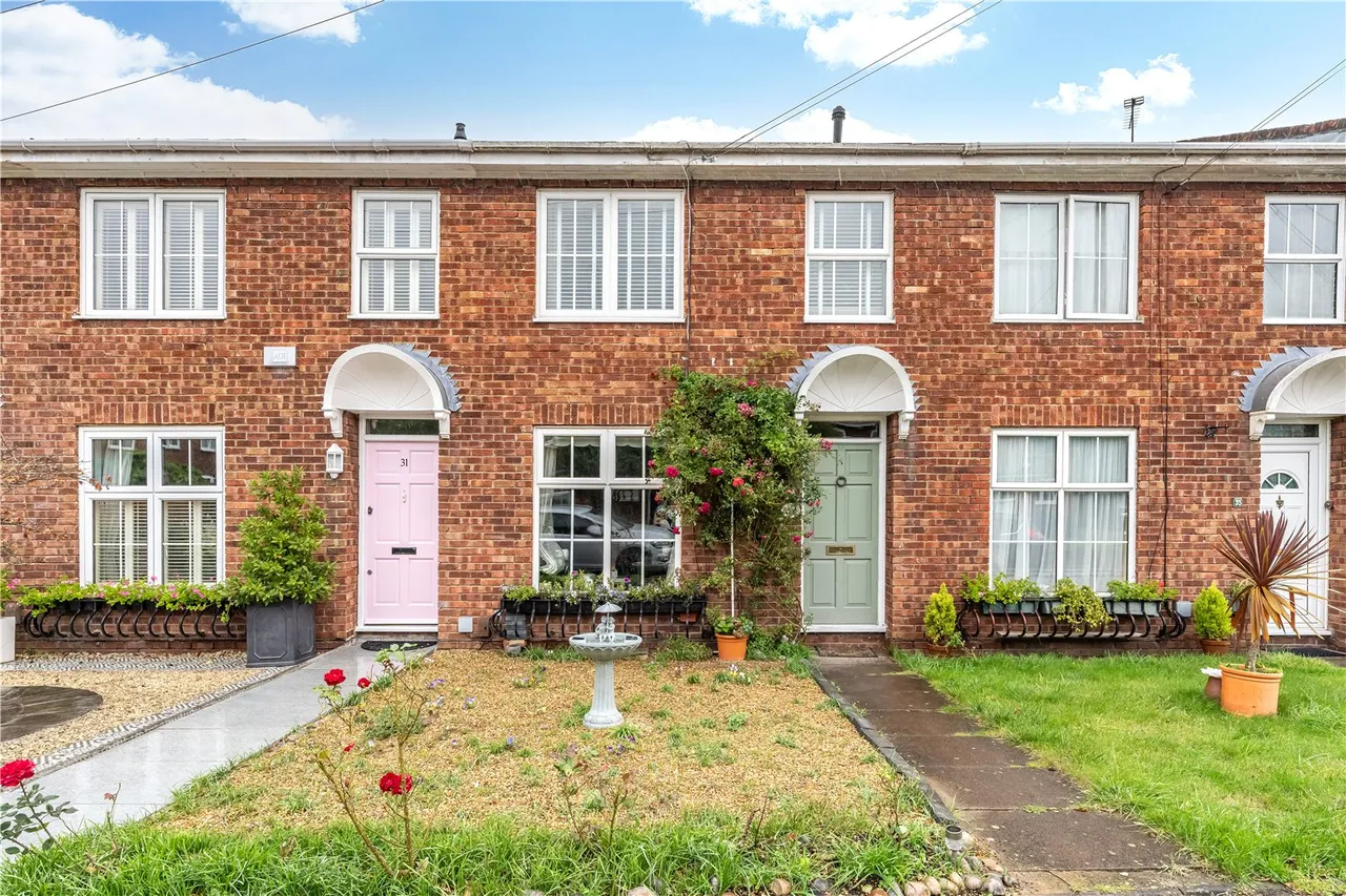 3 bed house for sale — Appleby Close, Twickenham, TW2 5NA