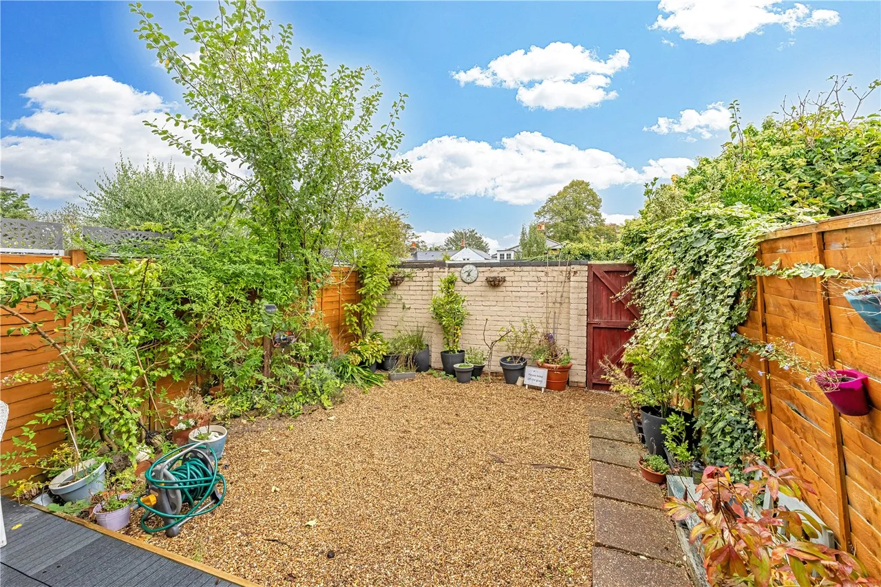Appleby Close, Twickenham, TW2 5NA, photo 2