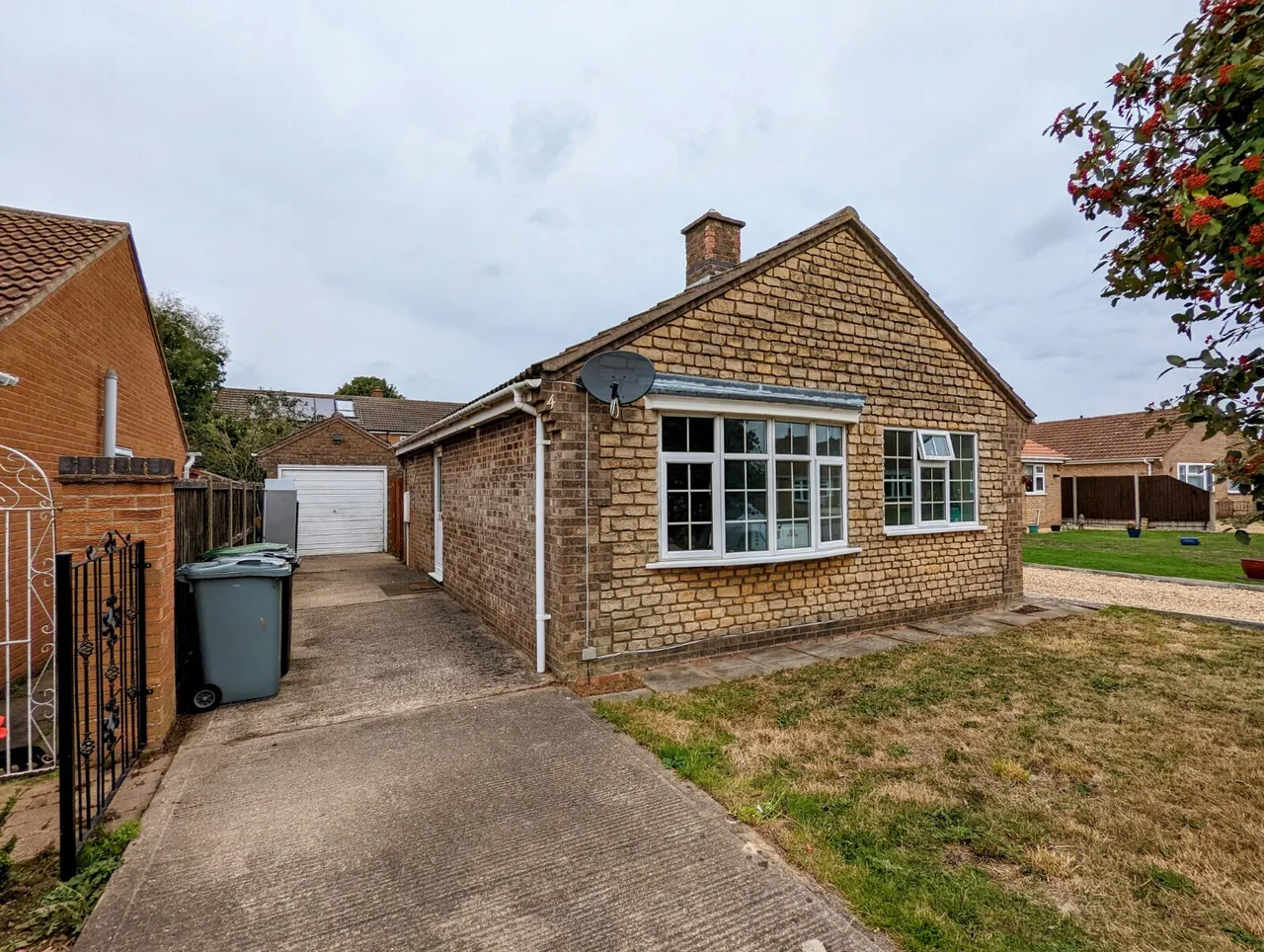 2 bed house to rent — Meadow Close, Colsterworth, NG33