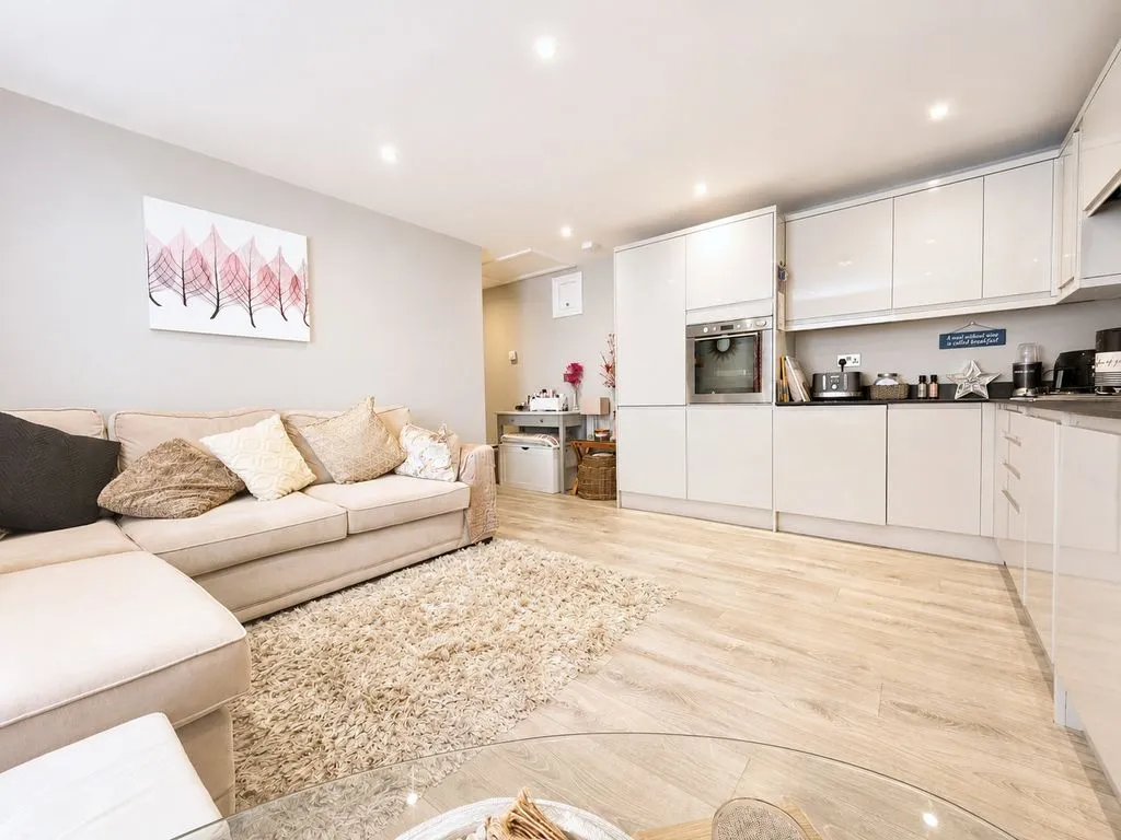 Jackson Court Hazlemere, High Wycombe, HP15, photo 5
