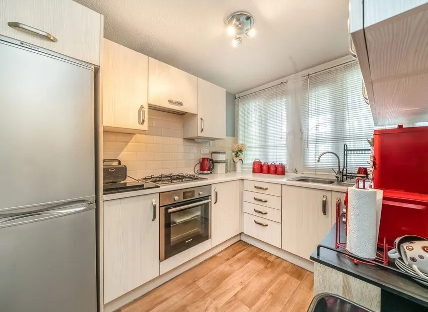 Queens Crescent, Kentish Town, NW5, photo 5