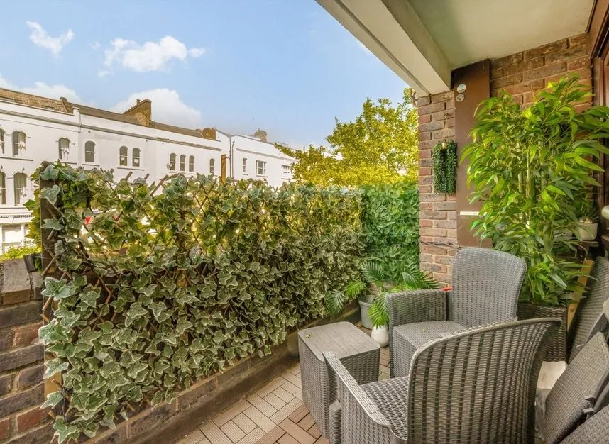 Queens Crescent, Kentish Town, NW5, photo 3