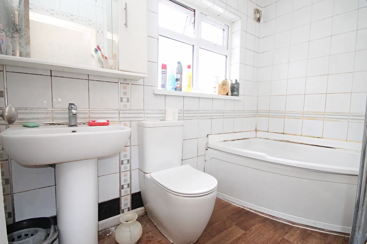 Oakfield Gardens, Greenford, UB6, photo 8