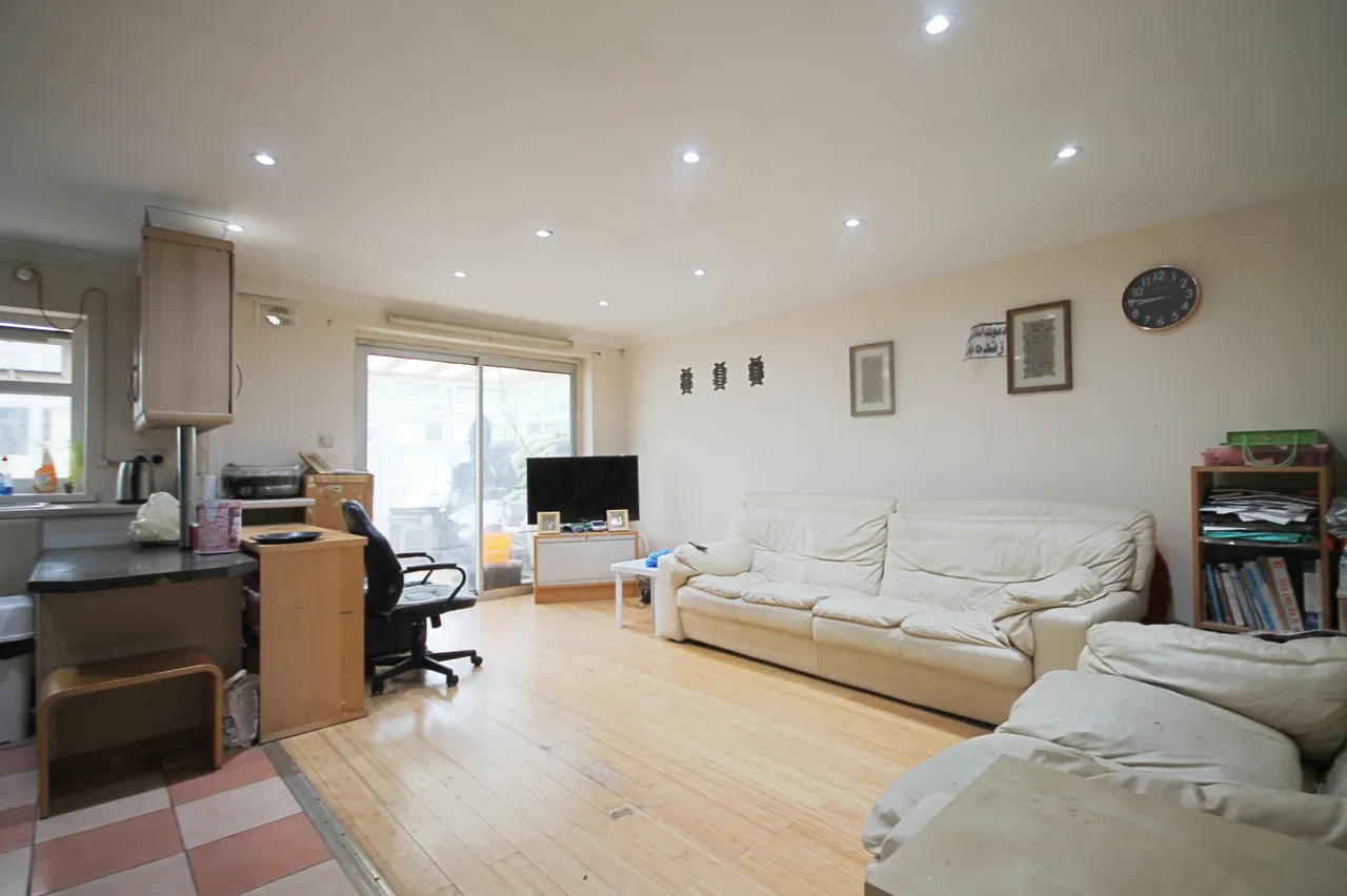 Oakfield Gardens, Greenford, UB6, photo 6