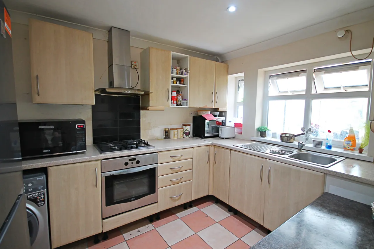Oakfield Gardens, Greenford, UB6, photo 5