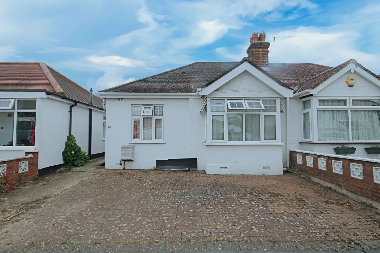 3 bed house for sale, Oakfield Gardens, Greenford, UB6