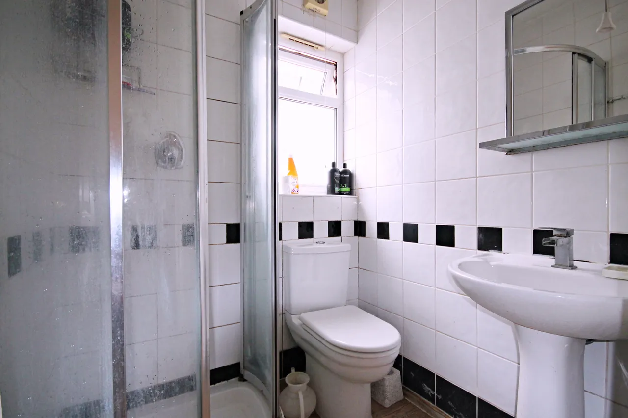 Oakfield Gardens, Greenford, UB6, photo 7