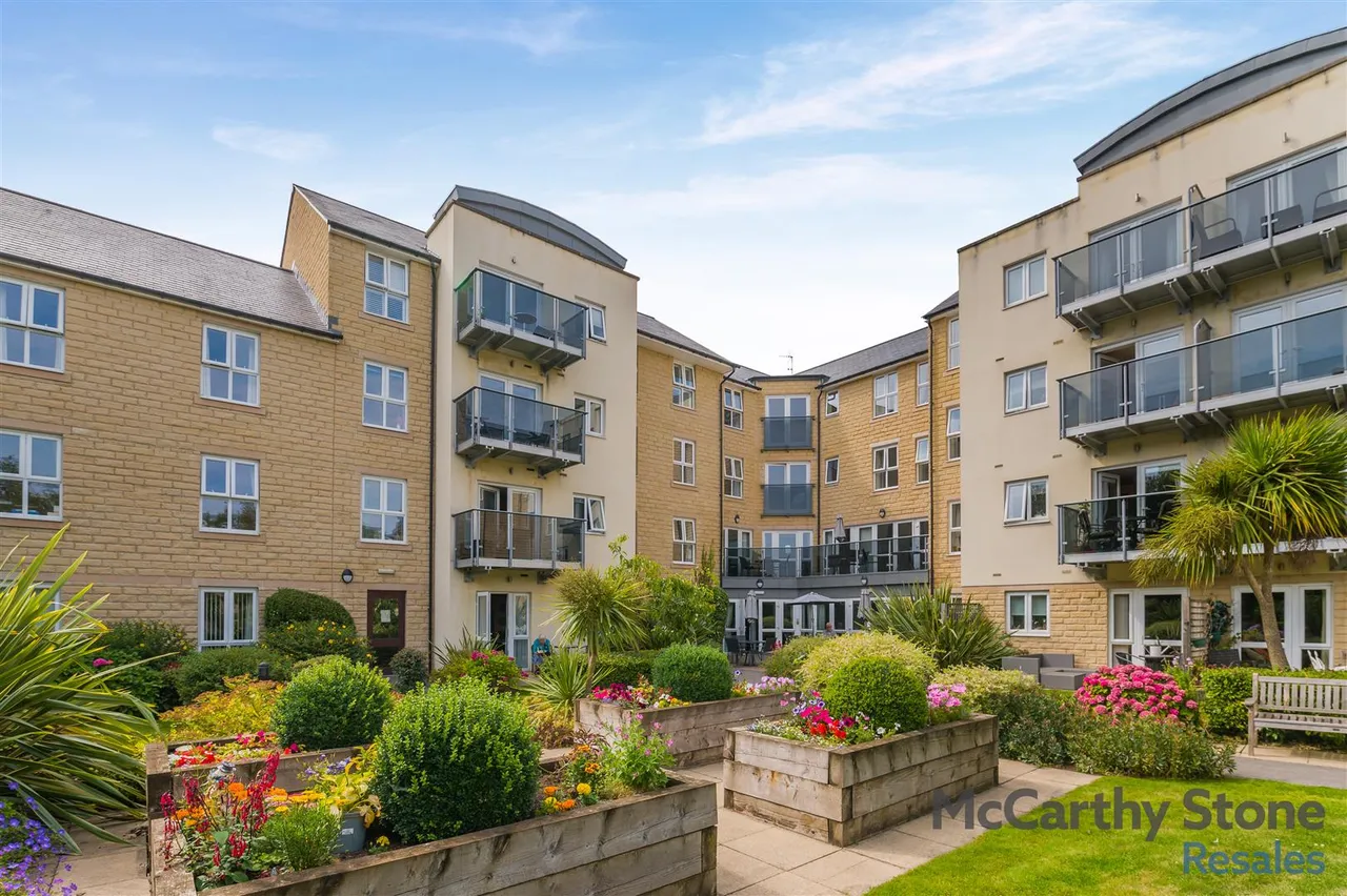 1 bed flat for sale, Squirrel Way, Shadwell, LS17