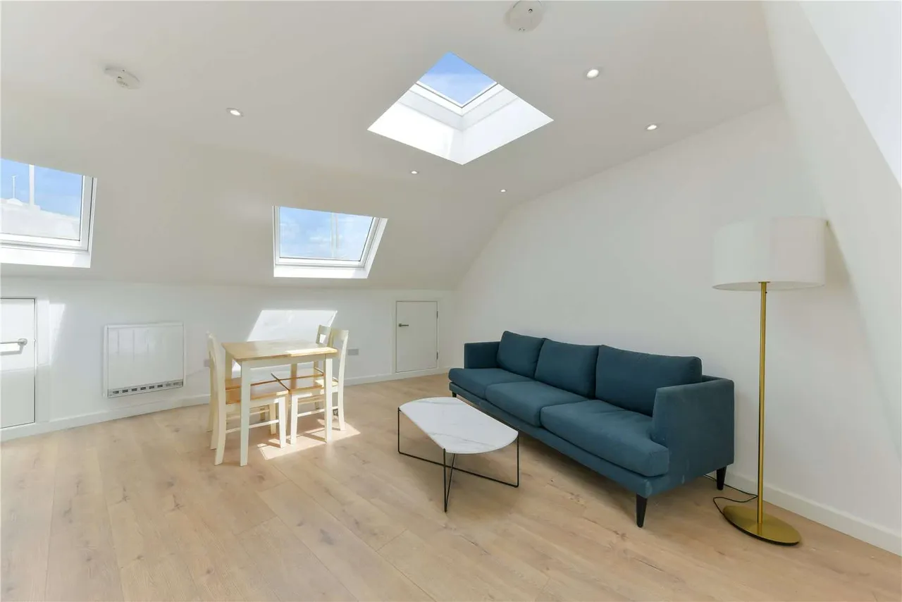 1 bed flat to rent, Battersea Park Road, London, SW11
