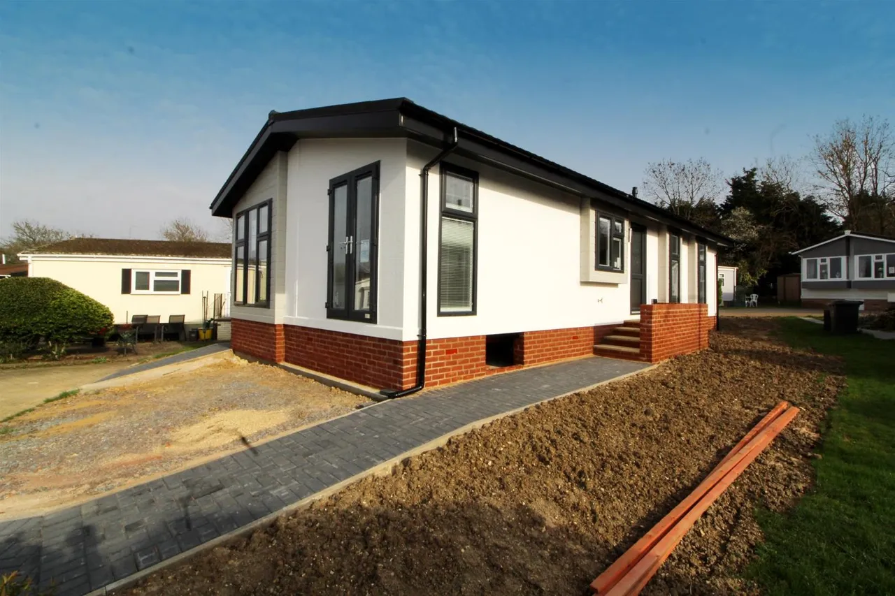 2 bed property for sale — Arkley Park Barnet Road, Arkley, Barnet EN5 3JH
