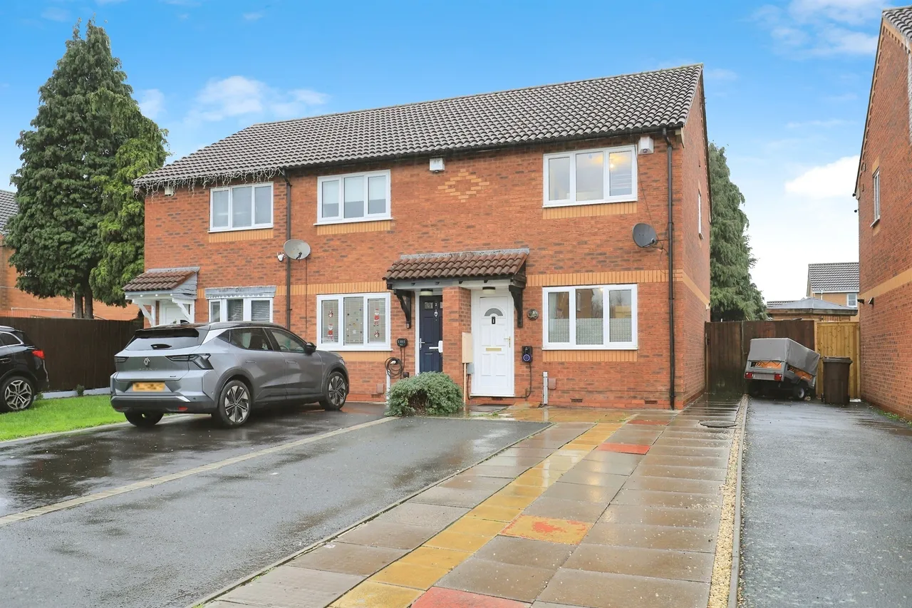 2 bed house for sale, Barn Farm Close, Bilston, WV14