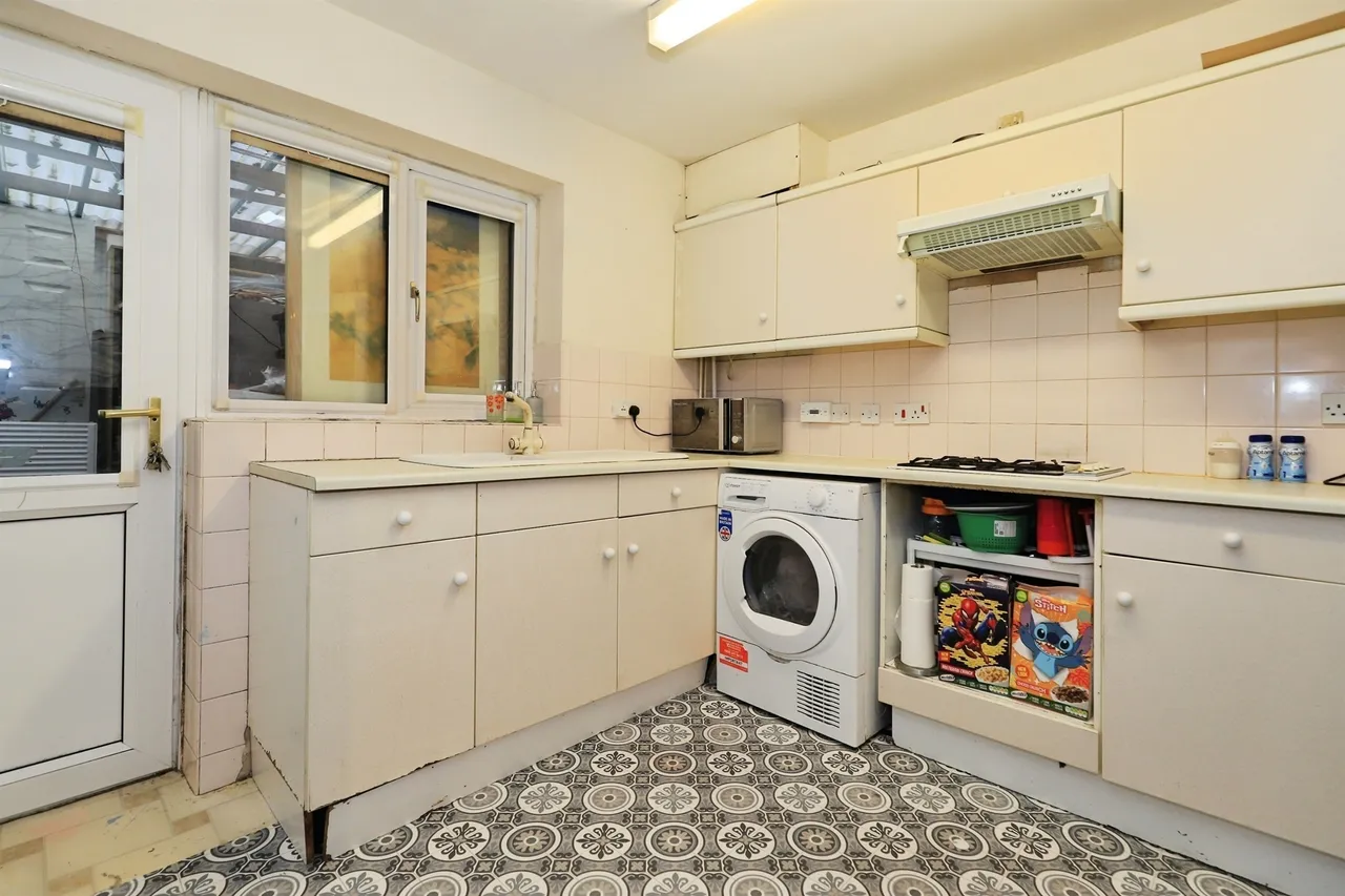 Barn Farm Close, Bilston, WV14, photo 7