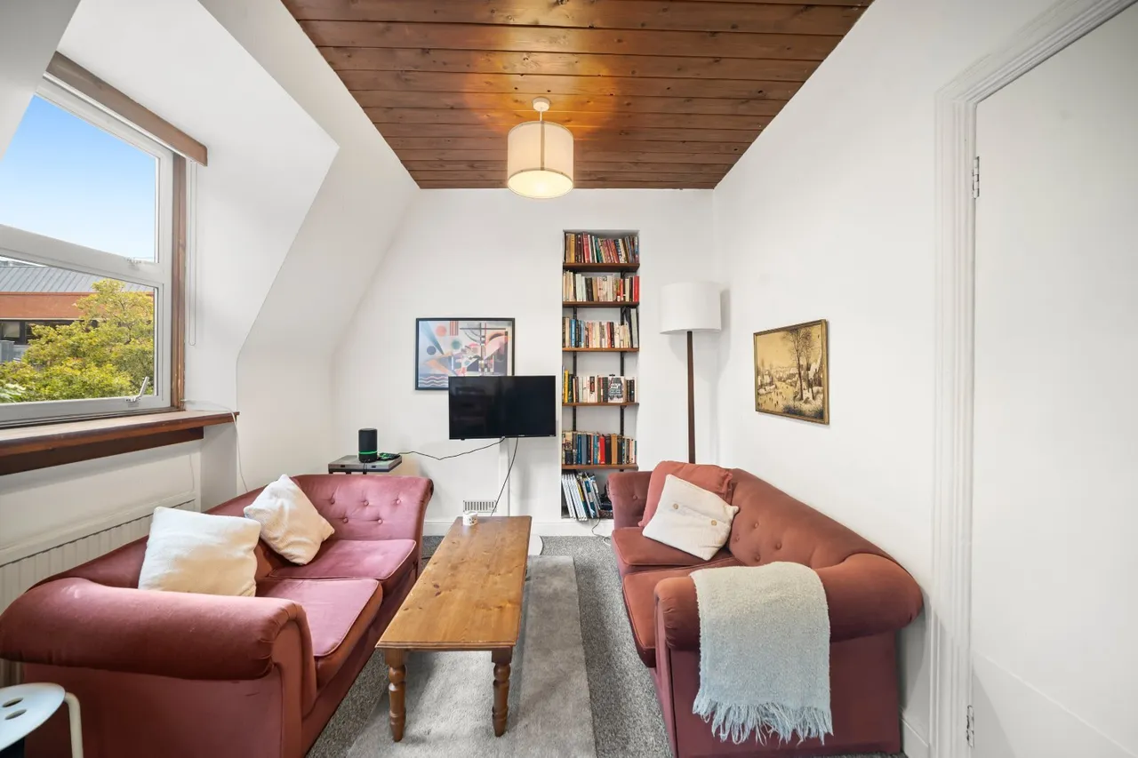2 bed flat to rent, Hornton Street, London, W8