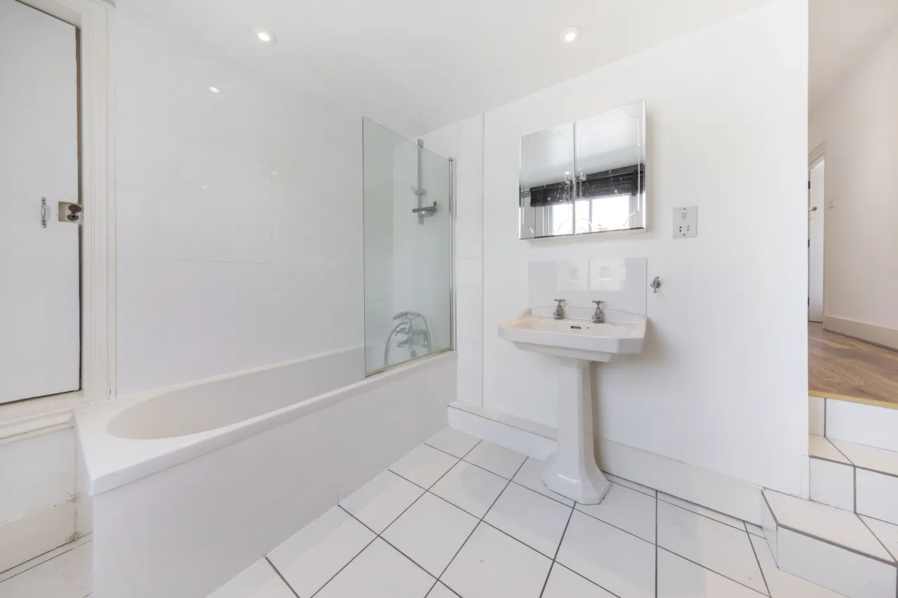 2 bed flat to rent — Flat 5, 8 Elvaston Place, London