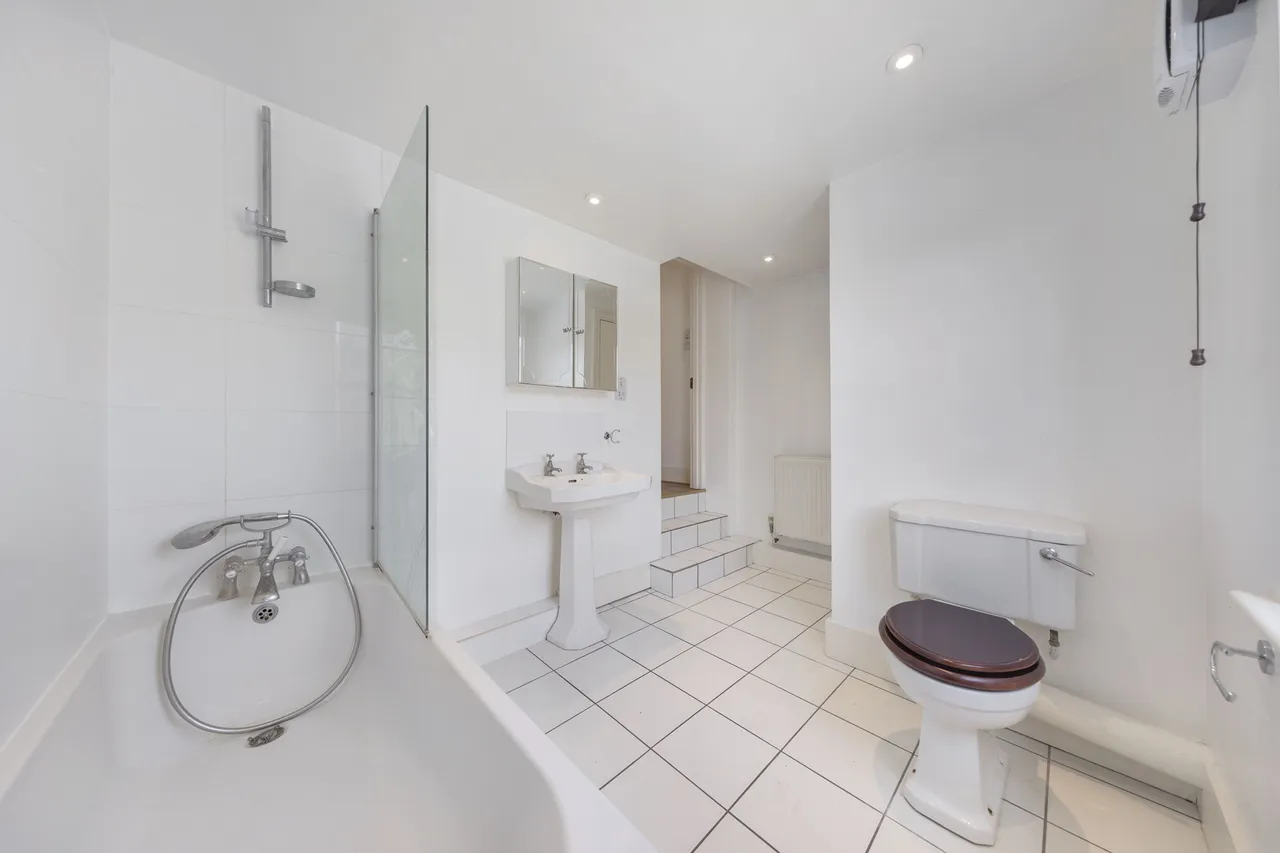 Flat 5, 8 Elvaston Place, London, photo 2