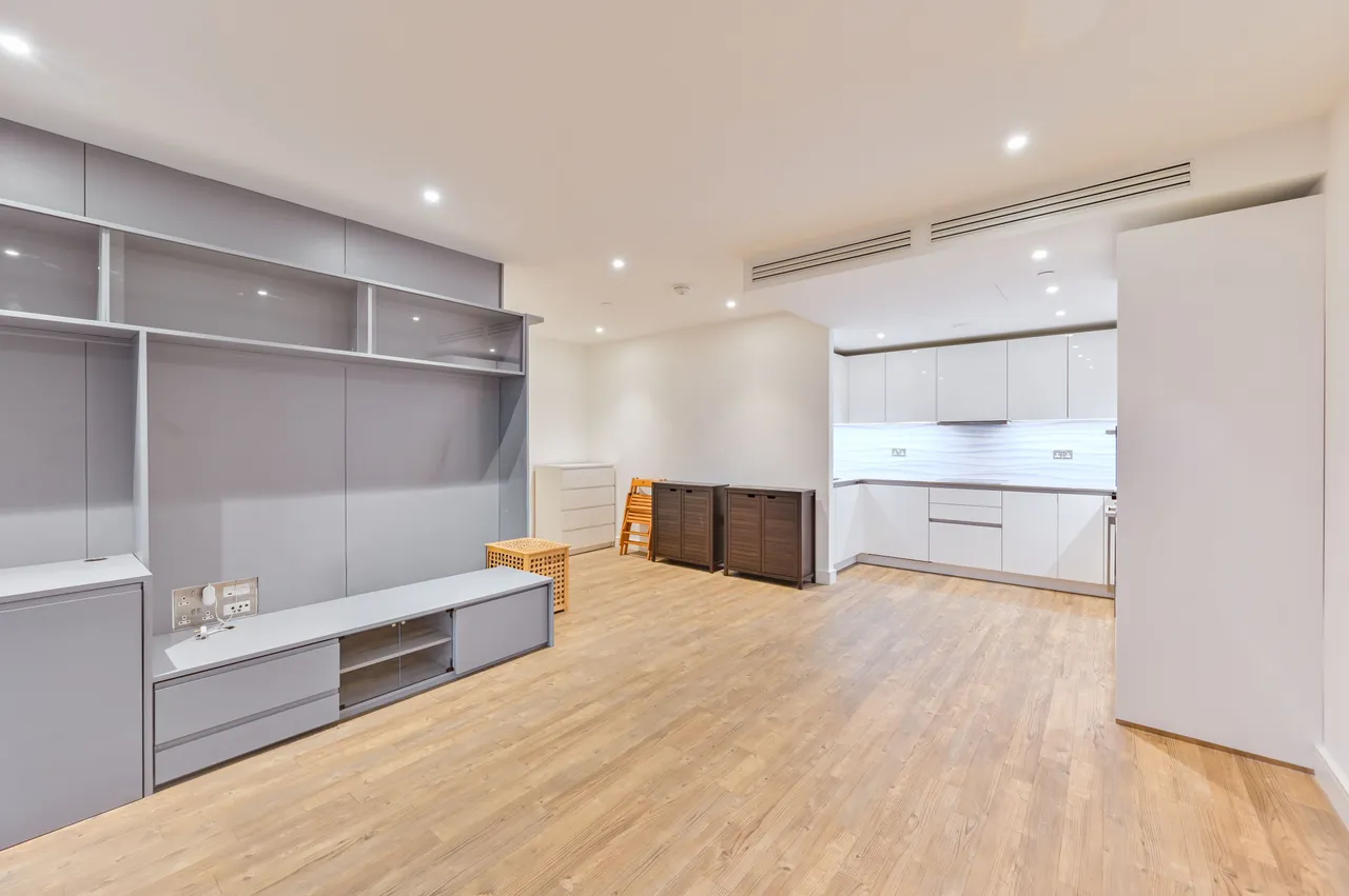 Flat 48, Gladwin Tower, 50 Wandsworth Road, London, photo 7