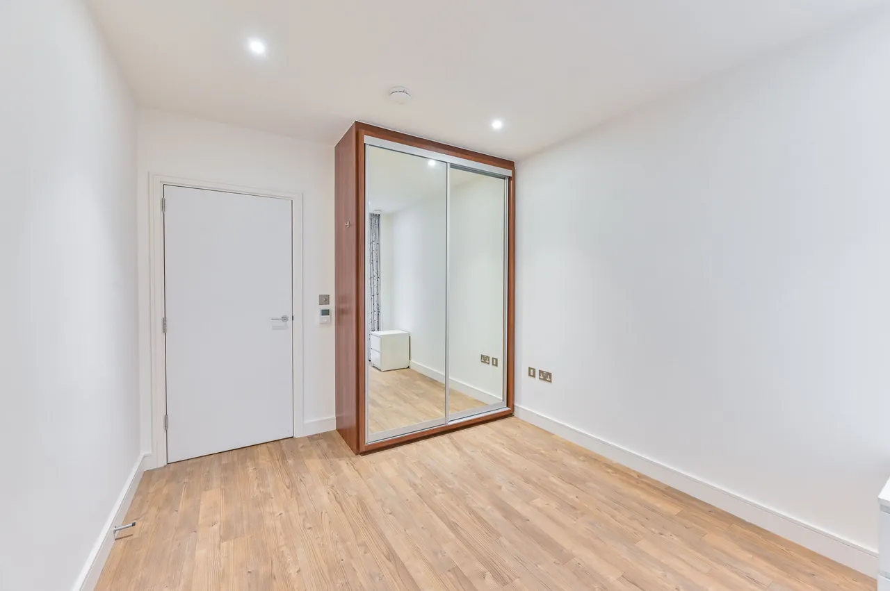 Flat 48, Gladwin Tower, 50 Wandsworth Road, London, photo 4