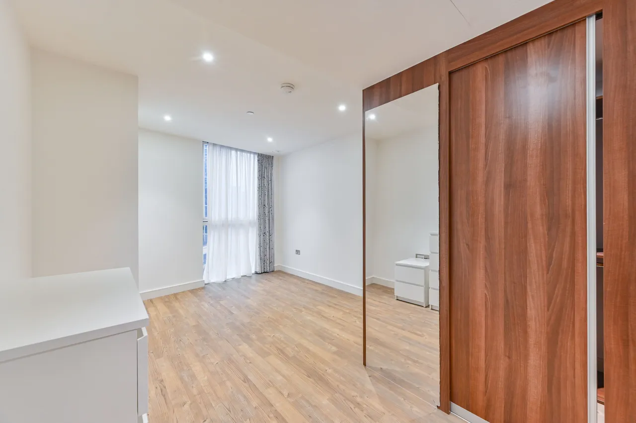 Flat 48, Gladwin Tower, 50 Wandsworth Road, London, photo 5