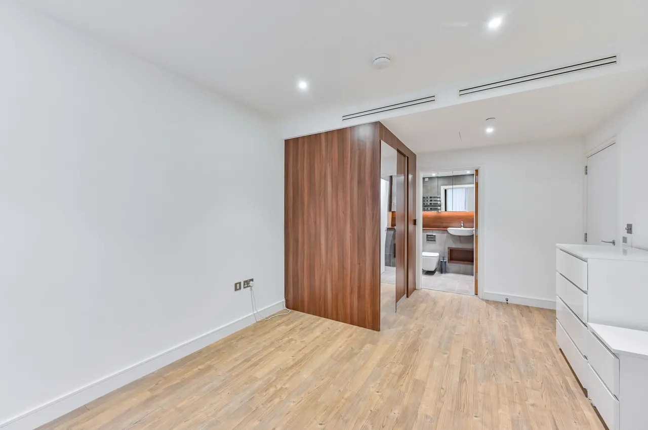 Flat 48, Gladwin Tower, 50 Wandsworth Road, London, photo 6